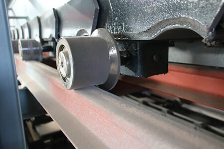 apron feeder roller