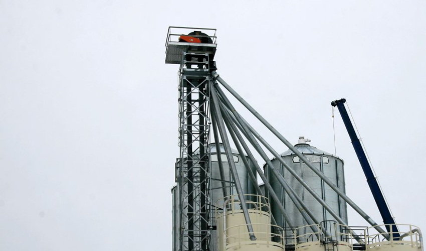 central chain bucket elevator