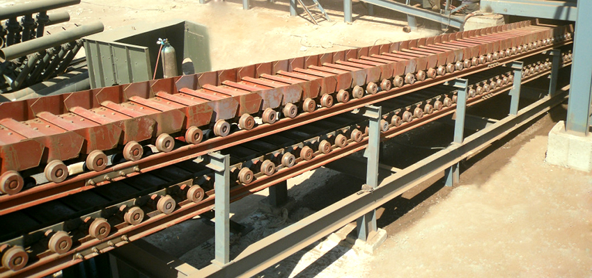  The solution of pan conveyor bucket with slag
