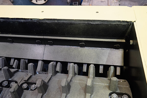 The wear-resistant liner is installed with mineral sizer