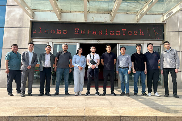 Customers From Tajikistan Visit Our Company's Quality Inspection department